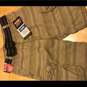 Boys NWT cargo shorts with belt